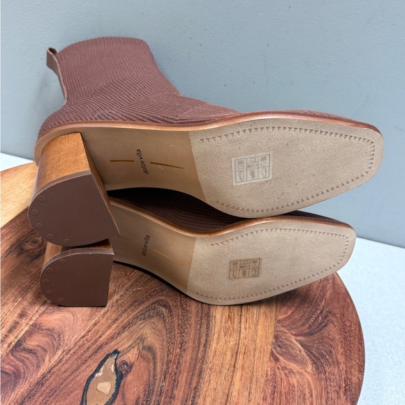Dolce Vita Alaya Brown  Ribbed Booties Sz 7 - Picture 13 of 16